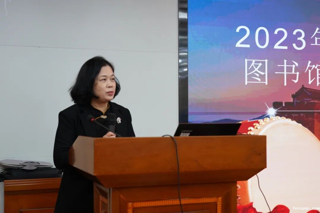 市学校图专委副理事长、秘书长冯静仪主持工作会议.jpg